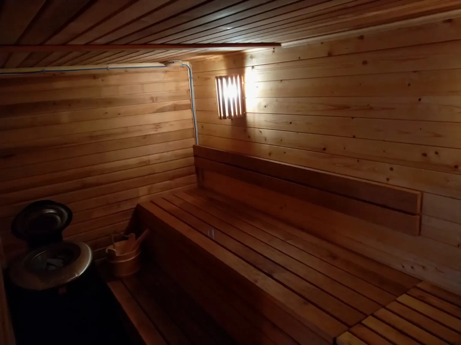 Sauna jacuzzi w Raju - Apartamenty nad jeziorem KA-BOATS