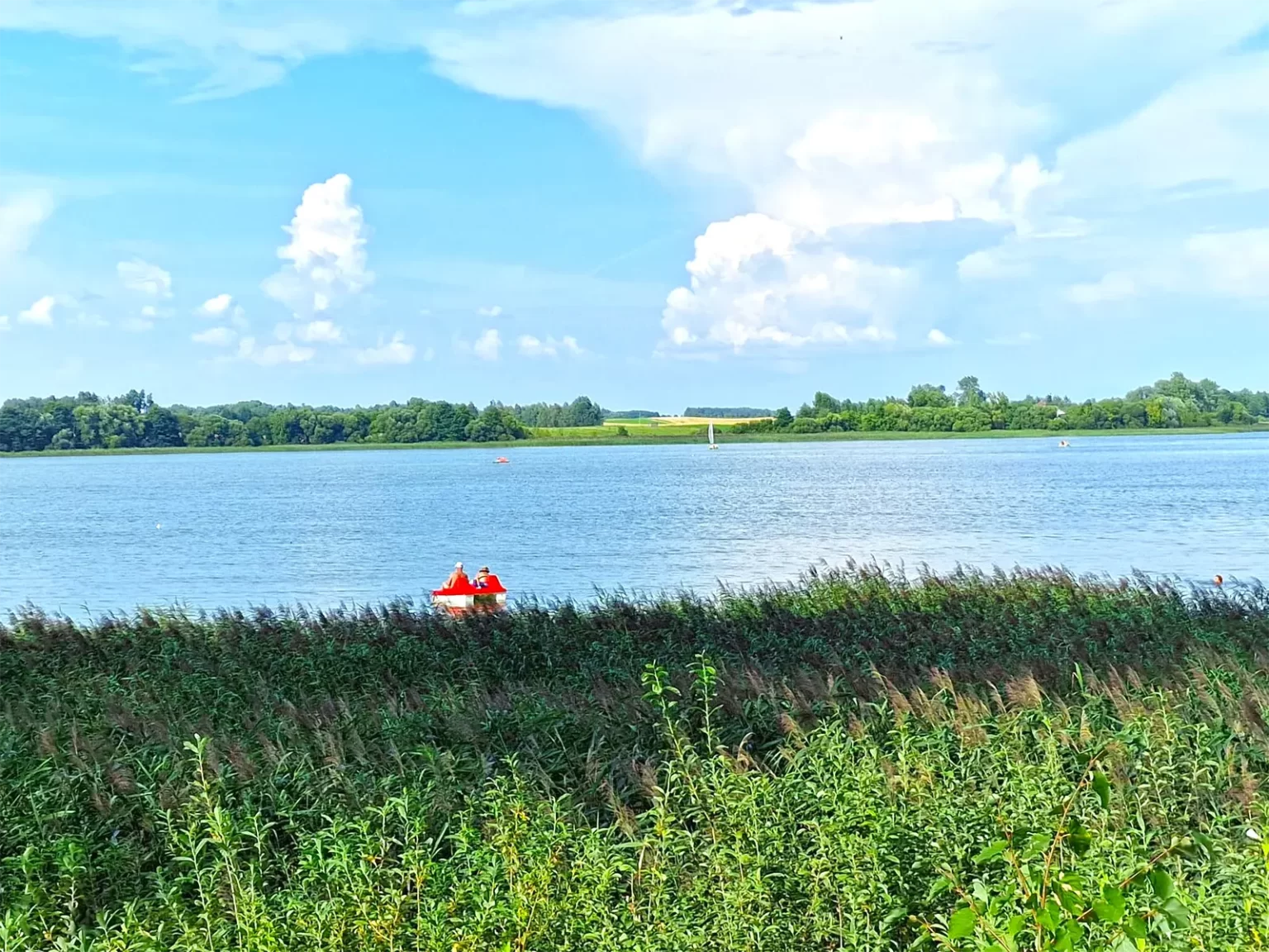 Jezioro Rajgrodzkie w Rajgrodzie, widok na Jezioro Rajgrodzkie, Rajgród - Apartamenty nad jeziorem KA-BOATS